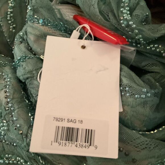 Mac Duggal 79291 Womens Green BEADED ILLUSION LONG SLEEVE PLUNGE NECK GOWN - Picture 16 of 16